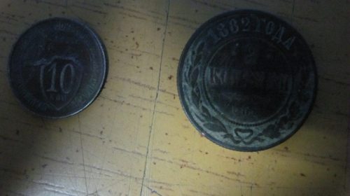 Пограничники не дали вывезти в Россию старинные монеты и книги