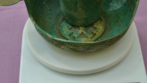 Старинный комплект серебряной посуды с гербом