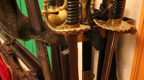 Прокуратура установила всех причастных к "отжиму" коллекции антикварного оружия у Леонида Петрашина