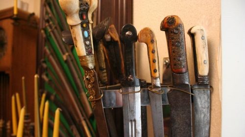 Прокуратура установила всех причастных к "отжиму" коллекции антикварного оружия у Леонида Петрашина