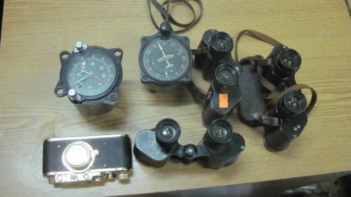 В Россию не дали вывезли антикварные фотоаппараты, бинокли и авиационные часы