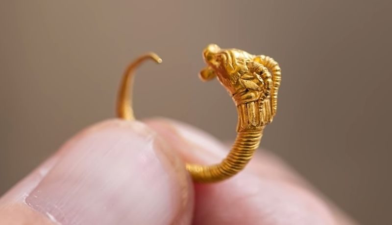 В Иерусалиме возле Храмовой горы нашли древнегреческую золотую серьгу
