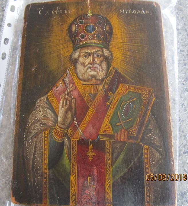 Старинная икона с изображением Святого Николая