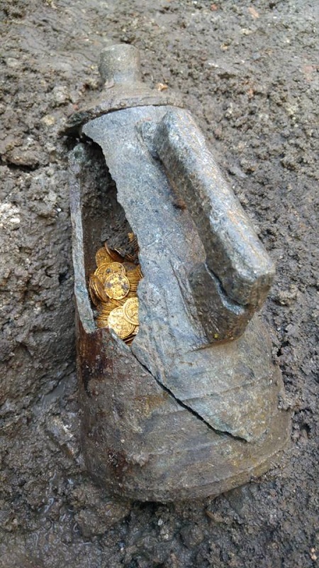 В итальянском Комо откопали клад древнеримских золотых монет