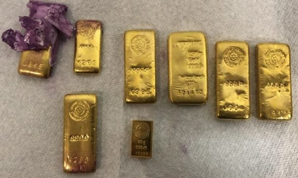 8 слитков золота с клеймами 999,9 весом 1,64 кг