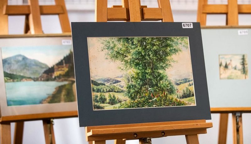 С аукциона в Нюрнберге не смогли продать пять "картин Гитлера". Их подлинность вызывает сомнение
