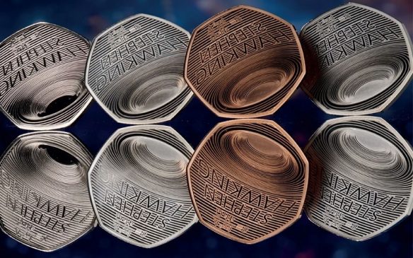 В Великобритании выпустили монету в 50 пенсов, посвященную Стивену Хокингу