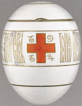 1915 год - императорское пасхальное яйцо «Красный крест c портретами»