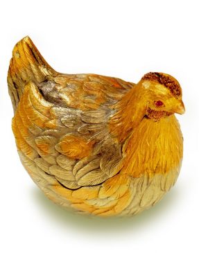 1885 год - пасхальное яйцо «Курочка»