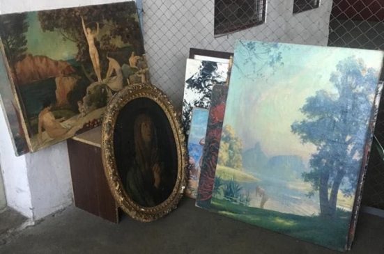 Таможенники задержали в Киеве грузовик с 98 старинными картинами, прибывшими из Франции