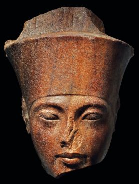 бюст фараона Тутанхамона