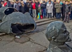 Осторожно, декоммунизация! В Чернигове судят женщину, продававшую запрещенную символику на OLX