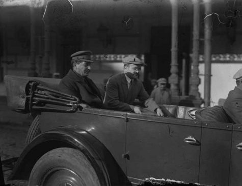 Иосиф Сталин в автомобиле