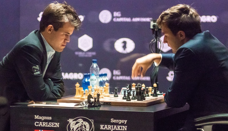 Россиянин Сергей Карякин и норвежец Магнус Карлсен сражауются за "шахматную корону" - звание чемпиона мира, ноябрь 2016 года