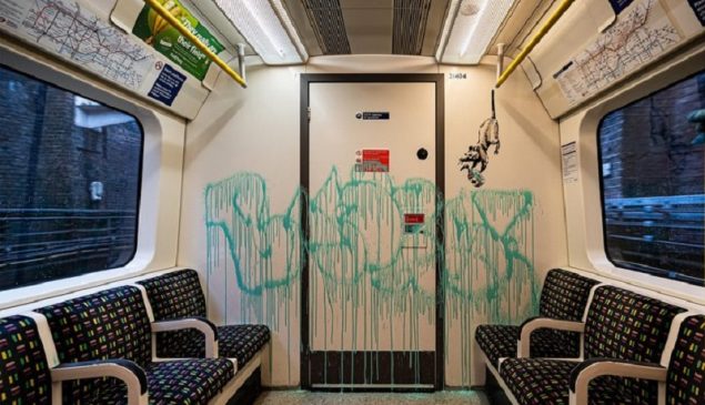 Бэнкси разрисовал вагон метро крысами с COVID-19