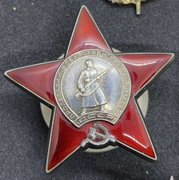 комплект наград СССР (медали, ордена, знак, документы) на летчика