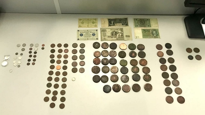 Таможенники в "Борисполе" не выпустили в Израиль коллекцию царских и советских монет